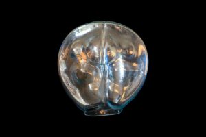 Luigi Sandi: Musa, 1965 - vetro su stampo metallico - cm 43x43x43