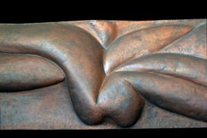 Luigi Sandi: Impressione di nudo femminile 1, 1959 - rame a sbalzo - cm 118x55x3