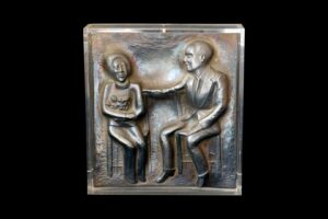 Luigi Sandi: Mia madre e mio padre, 1990 - argento sbalzato - cm 35x38x6