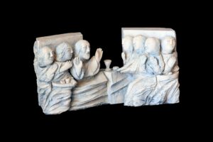 Luigi Sandi: Ultima cena, 1991 - terracotta smaltata - cm 40x22x18