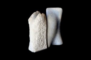 Luigi Sandi: Congiunti, 2011 - marmo blu - cm 9x21x6 ciascuno