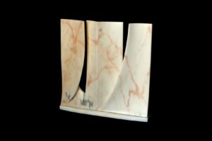 Luigi Sandi: Le vele, 2009 - marmo rosa portogallo - cm 46x45x5